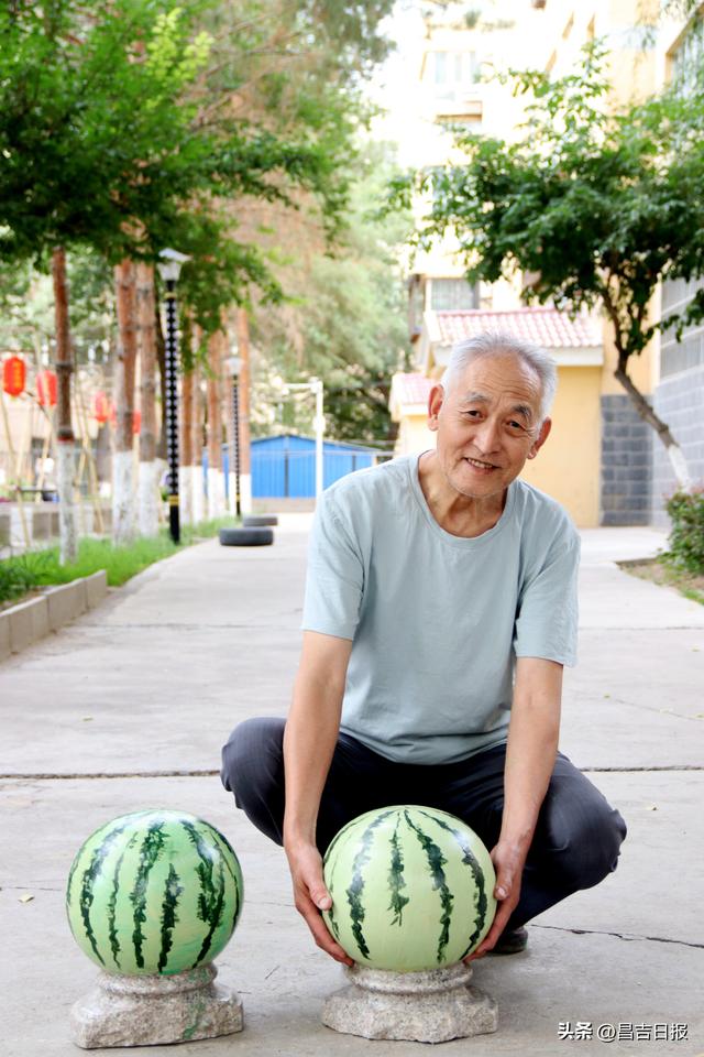 七旬老人石墩作画 网友直呼太过逼真