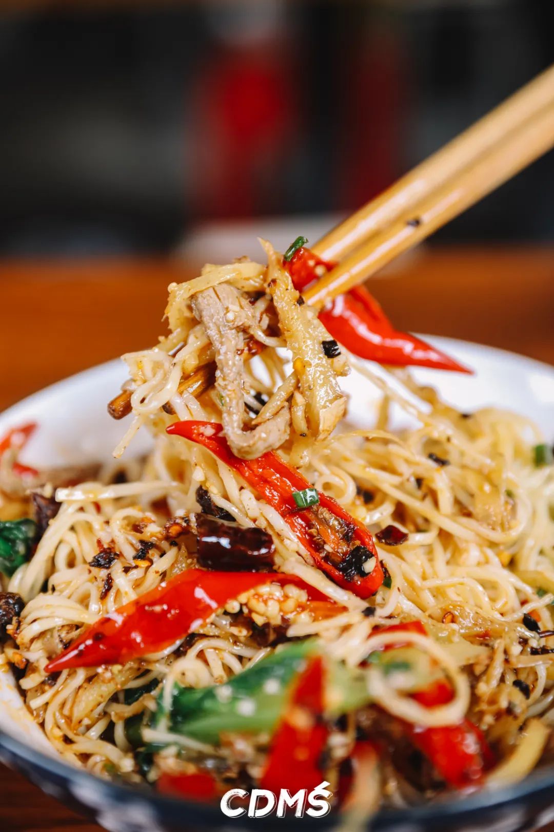 另一碗试了试姜丝牛肉面,感觉比较普通,姜丝和牛肉都有点老,没有太