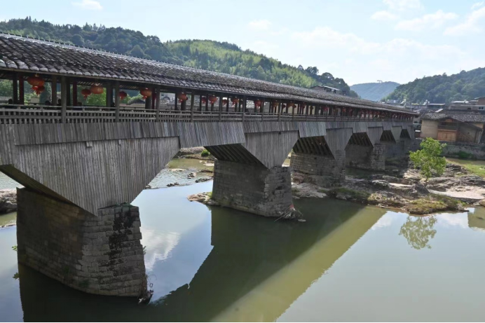 被焚毁前的万安桥，拍摄时间为2022年8月1日。刘妍 供图