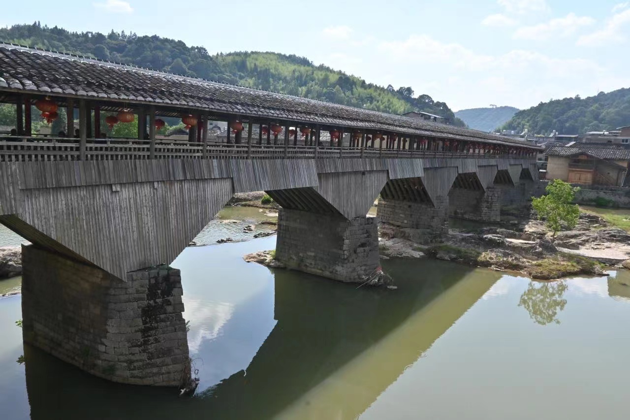 8月1日的万安桥.刘妍 摄
