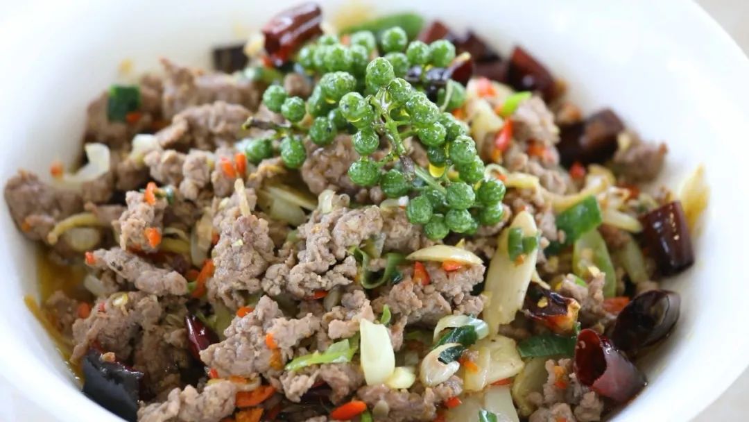 施甸青花椒点亮一席宴