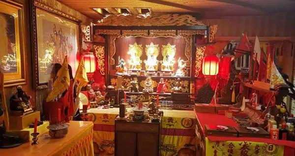 “九福金樽”、“幸福年华”是打着黄金珠宝旗号