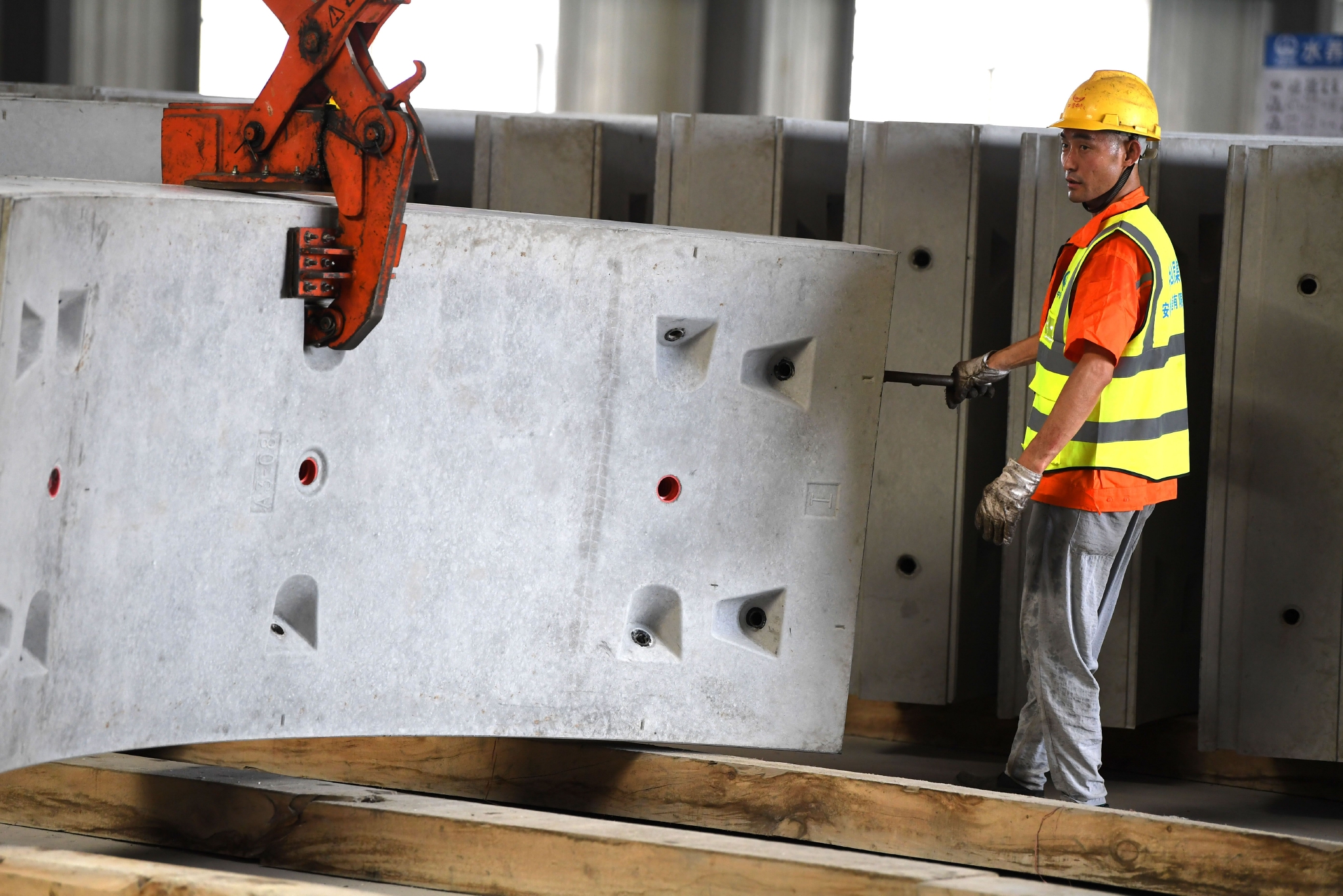 安徽淮南地铁盾构管片生产忙