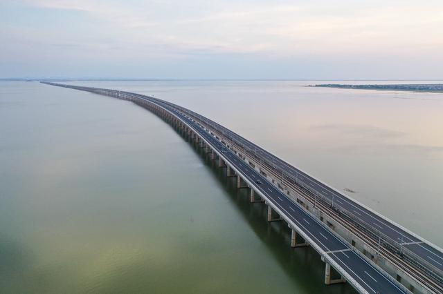 江苏南京石臼湖清澈空旷 如"天空之镜"美轮美奂_新浪财经_新浪网