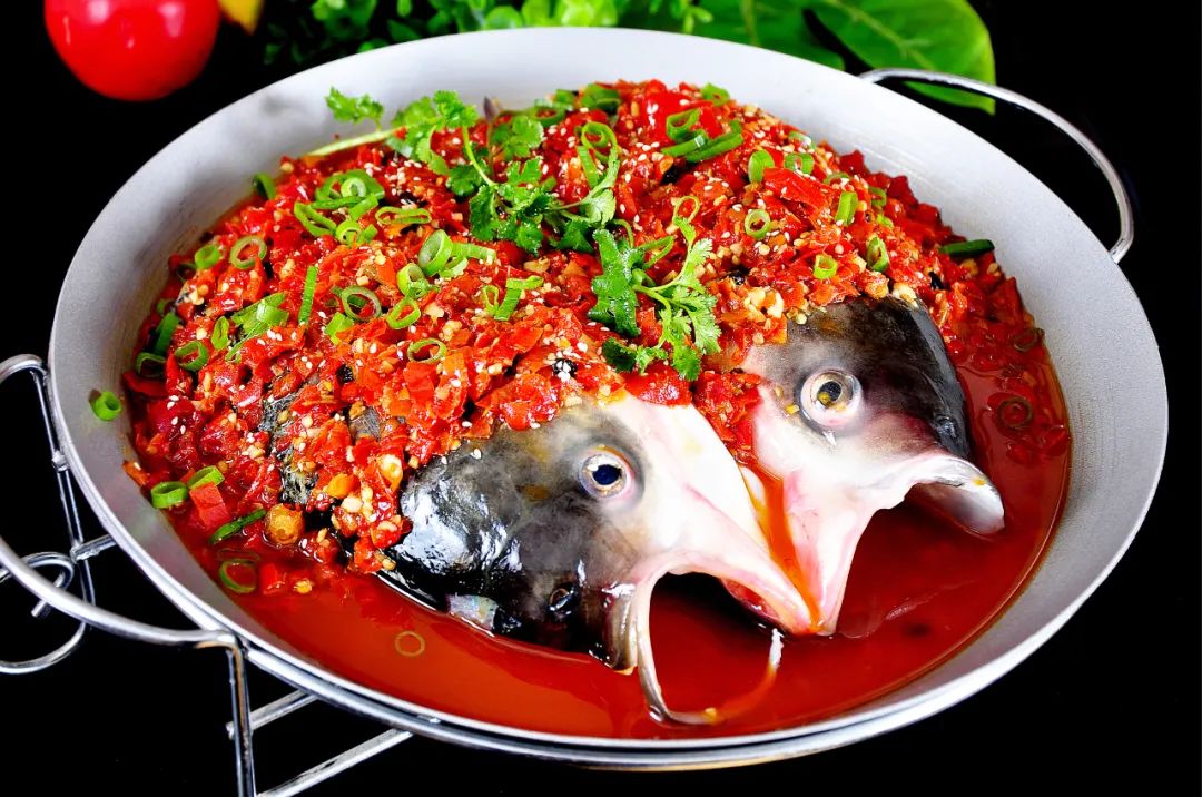 剁椒鱼头是湘菜的代表.