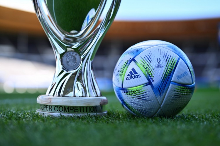 欧冠官推晒欧洲超级杯奖杯96&今晚比赛用球71|超级杯|欧冠|奖杯