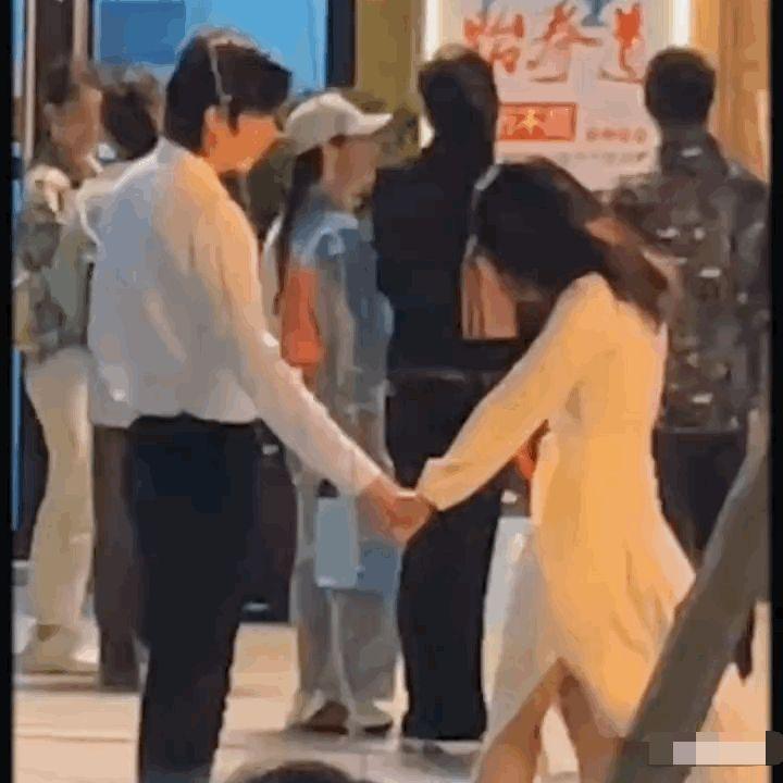 刘涛与小12岁的刘宇宁演情侣,撑伞对视又甜休闲区蓝鸢梦想 - Www.slyday.coM 刘涛与小12岁的刘宇宁演情侣,撑伞对视又甜休闲区蓝鸢梦想 - Www.slyday.coM