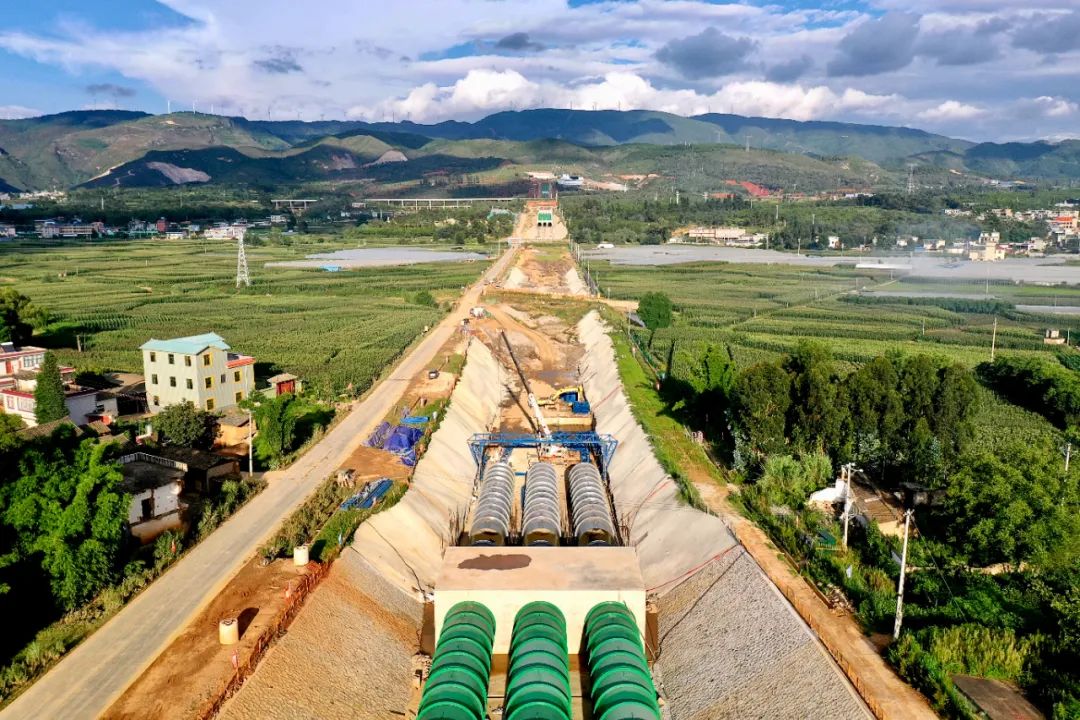 滇中引水工程观音山倒虹吸项目埋管段压力钢管开始安装 资料图云南省