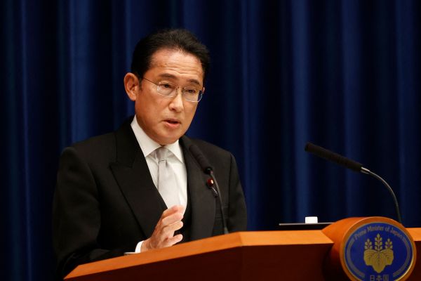 日本首相岸田文雄10日在东京举行的记者会上发言（法新社）