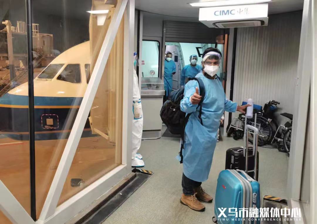 印度来华商务包机抵达杭州萧山机场。图源：义乌市融媒体中心