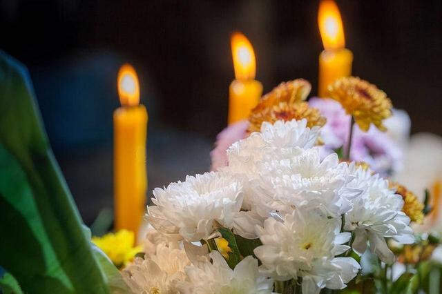 5,鲜花祭祀祖先送鲜花,是为了表达敬意和怀念.