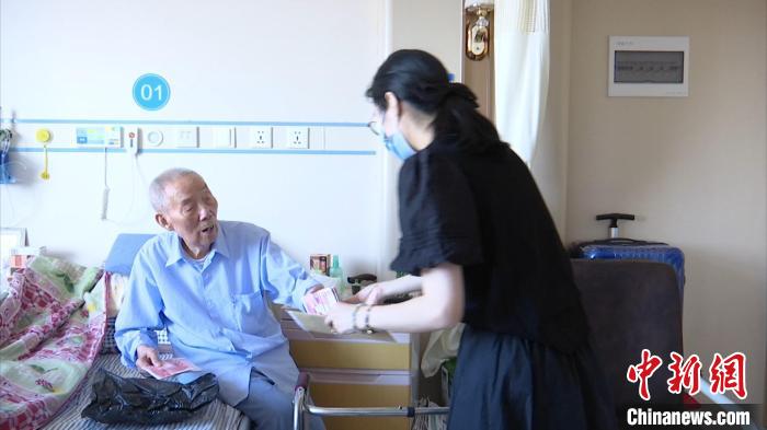 浙江九旬老人捐资助学十余载：只是大潮中的几滴水珠