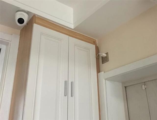 一,入户门上方插座那么,家里装修的时候,都有哪些位置的插座很容易