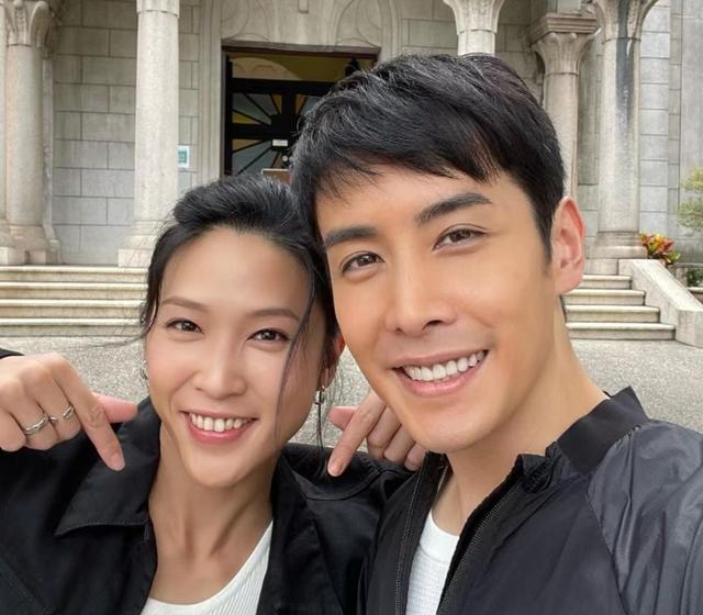 tvb上位小生凭帅气长相吸粉,网上直播观看人数上万|蒋祖曼|李日朗|拍