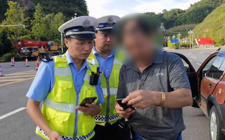 无大语！醉酒男子在驾驶室呼呼大睡，民警问其原因竟是……休闲区蓝鸢梦想 - Www.slyday.coM
