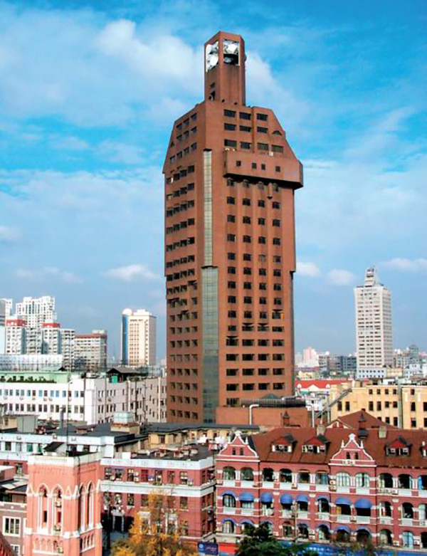 华东电力大楼改造前。图片来源：《六十甲子颂》，上海建筑学会编。