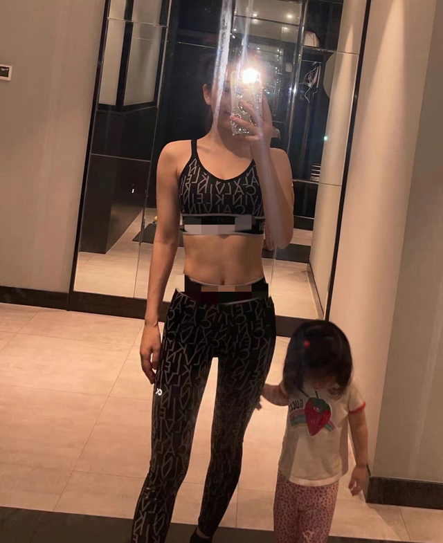 酥胸,美背,蜂腰,长腿,这些女星虽已为人母,却个个