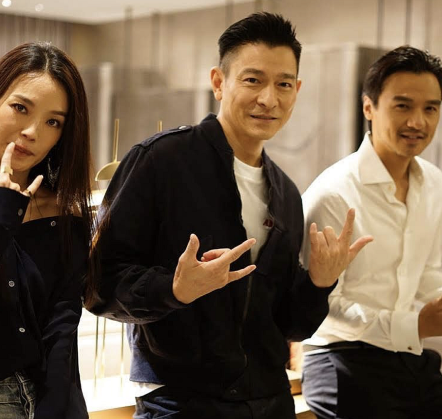 60岁状态佳,与冯德伦站一起像同龄人|刘德华|舒淇|冯德伦_新浪新闻