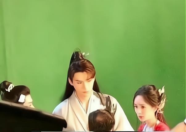 狐妖小红娘又发糖?杨幂龚俊牵手路透图来了,剧粉已经开始脑补休闲区蓝鸢梦想 - Www.slyday.coM 狐妖小红娘又发糖?杨幂龚俊牵手路透图来了,剧粉已经开始脑补休闲区蓝鸢梦想 - Www.slyday.coM