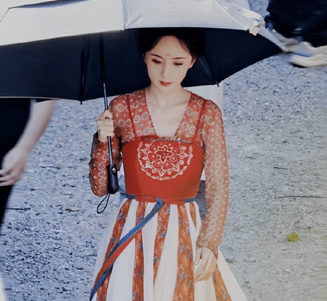 狐妖小红娘又发糖?杨幂龚俊牵手路透图来了,剧粉已经开始脑补休闲区蓝鸢梦想 - Www.slyday.coM 狐妖小红娘又发糖?杨幂龚俊牵手路透图来了,剧粉已经开始脑补休闲区蓝鸢梦想 - Www.slyday.coM