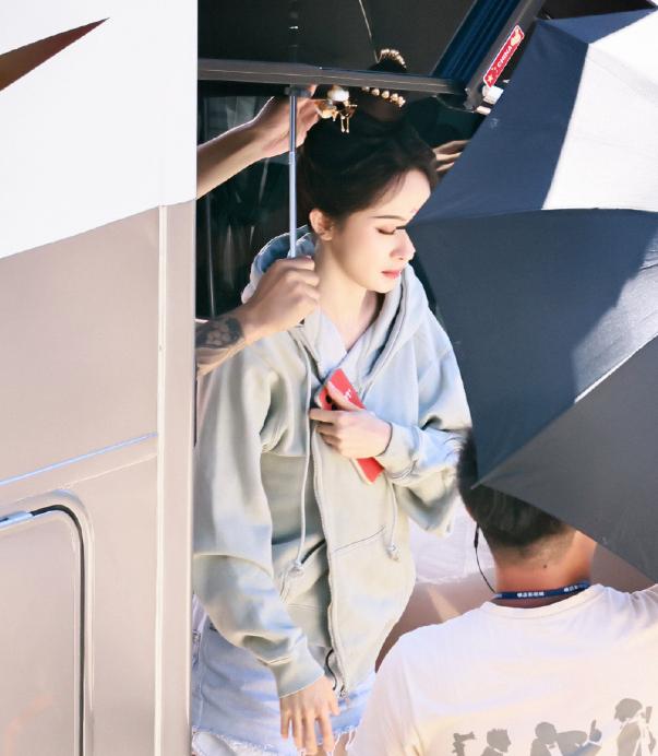 狐妖小红娘又发糖?杨幂龚俊牵手路透图来了,剧粉已经开始脑补休闲区蓝鸢梦想 - Www.slyday.coM 狐妖小红娘又发糖?杨幂龚俊牵手路透图来了,剧粉已经开始脑补休闲区蓝鸢梦想 - Www.slyday.coM