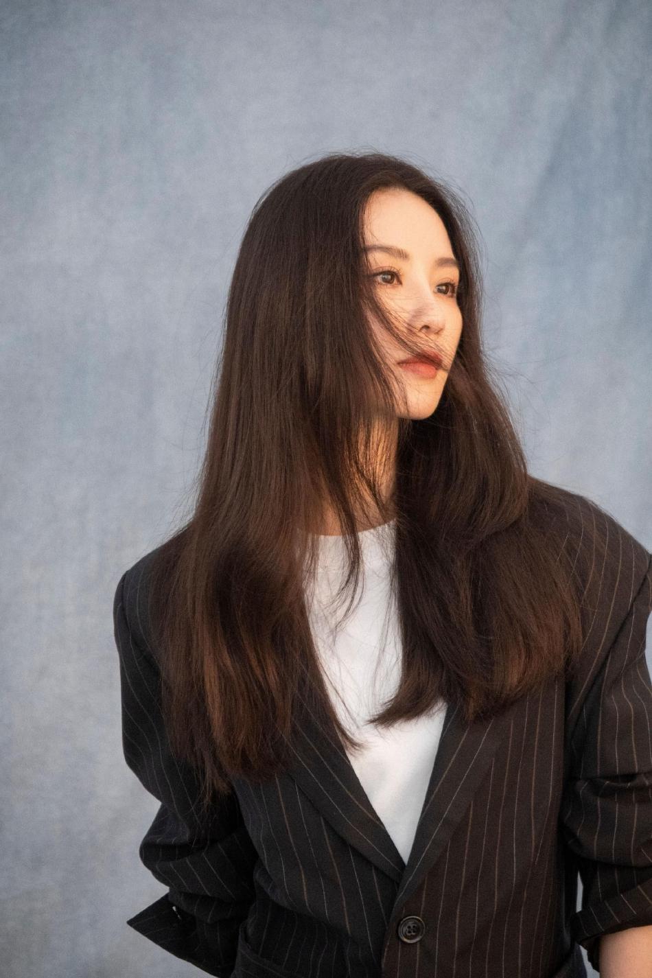 刘诗诗最新时尚写真太冷艳!雪肤玉貌身材曼妙美呆了休闲区蓝鸢梦想 - Www.slyday.coM 刘诗诗最新时尚写真太冷艳!雪肤玉貌身材曼妙美呆了休闲区蓝鸢梦想 - Www.slyday.coM