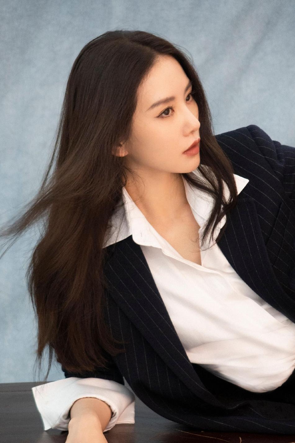 刘诗诗最新时尚写真太冷艳!雪肤玉貌身材曼妙美呆了休闲区蓝鸢梦想 - Www.slyday.coM 刘诗诗最新时尚写真太冷艳!雪肤玉貌身材曼妙美呆了休闲区蓝鸢梦想 - Www.slyday.coM