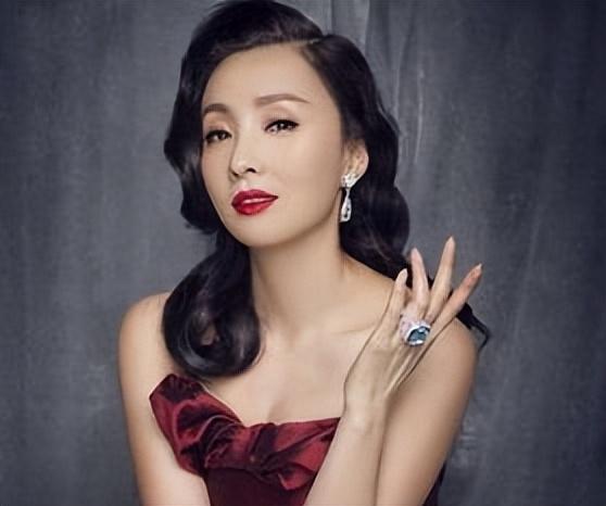 演员陶虹:生完孩子后父母接连去世,嫁给徐峥19年真的幸福吗?
