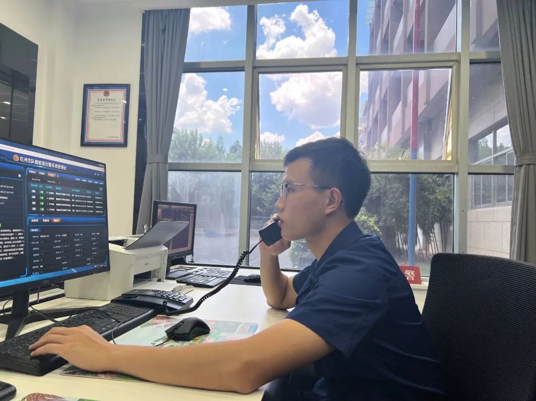 火了！杭州95后消防员三种语言切换交流，网友：果然优秀又好看的都上交国家了休闲区蓝鸢梦想 - Www.slyday.coM