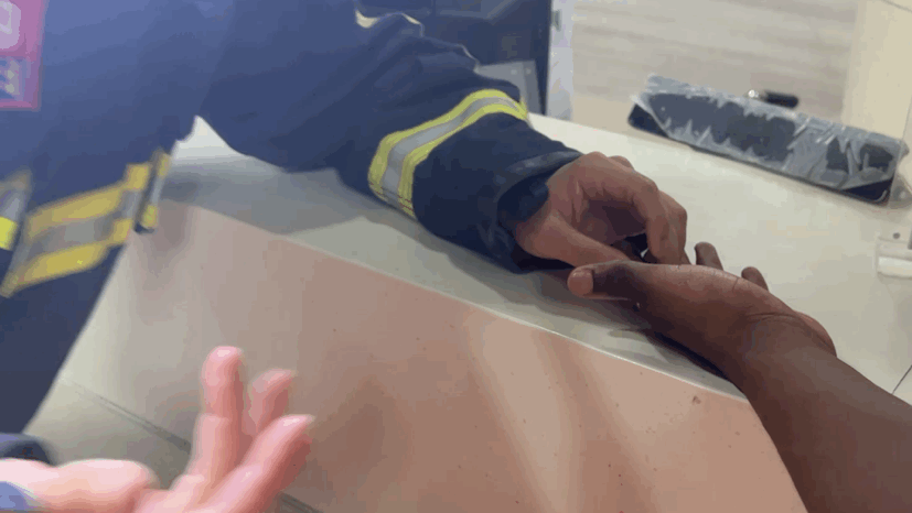 火了！杭州95后消防员三种语言切换交流，网友：果然优秀又好看的都上交国家了休闲区蓝鸢梦想 - Www.slyday.coM