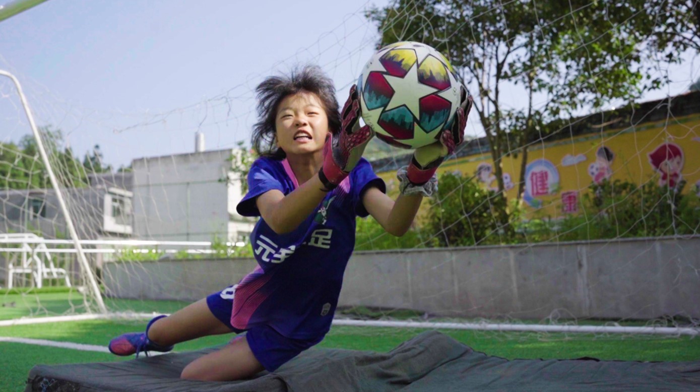 旨在随后5年中支持100乡村小学女子足球队,帮助更多乡村女孩能通过