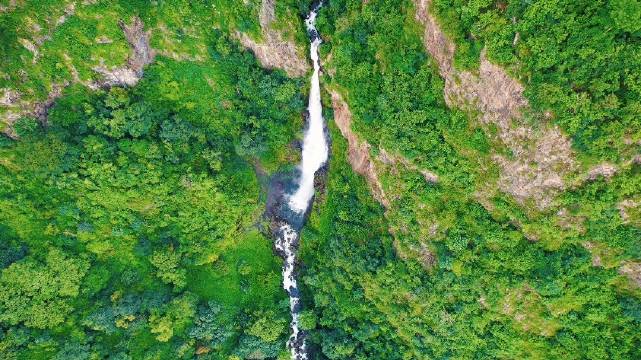 永德大雪山万丈岩瀑布
