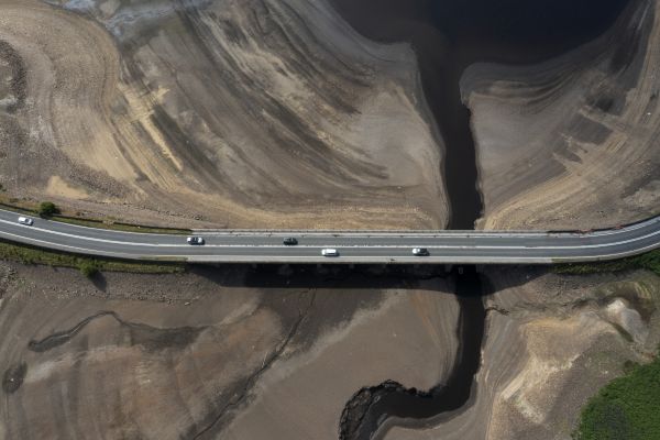 美媒：英国宣布多地干旱 居民用水将受限