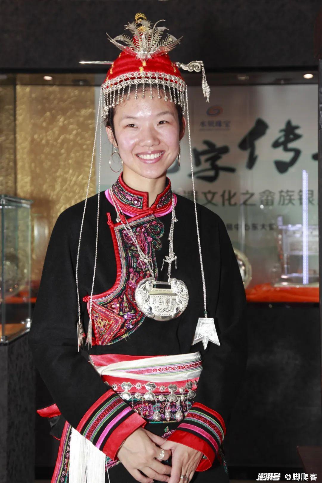 身穿传统服饰的畲族民众08全景视觉