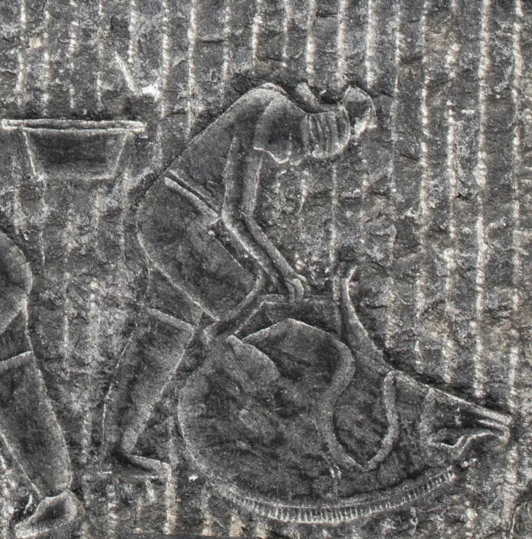 乐舞杂技画像石局部庖厨屠猪 山东博物馆藏
