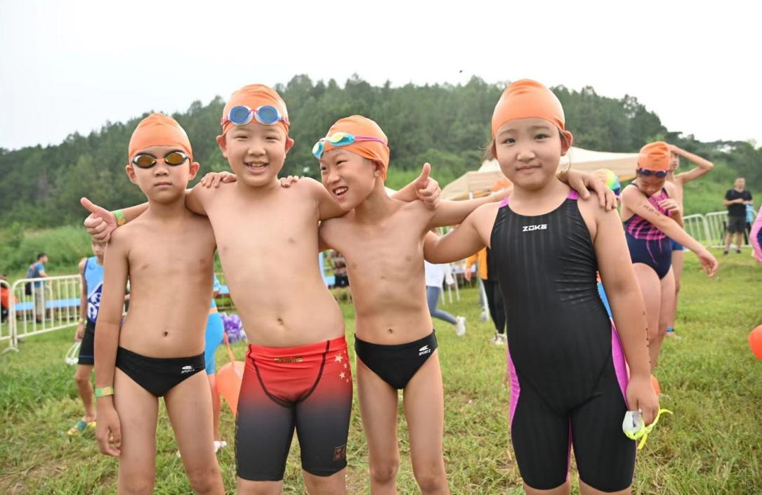 第五届成长勋章"小铁人三项赛"成功举办 400余名青少年参与