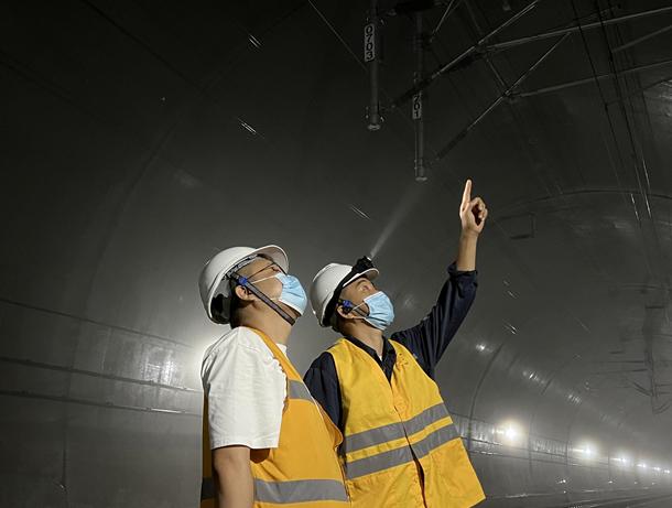 高瓦斯隧道里的守护