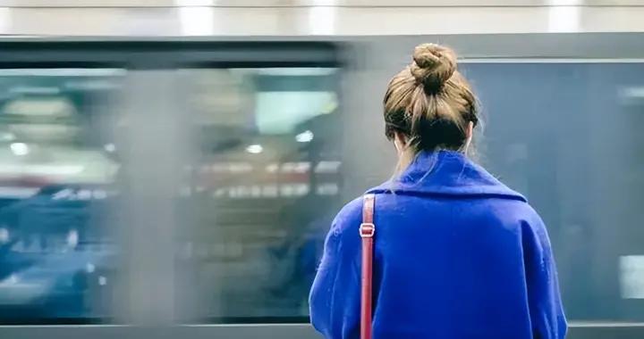 经常找你借钱的人,不是缺钱,而是以下几种情况|张磊_新浪新闻