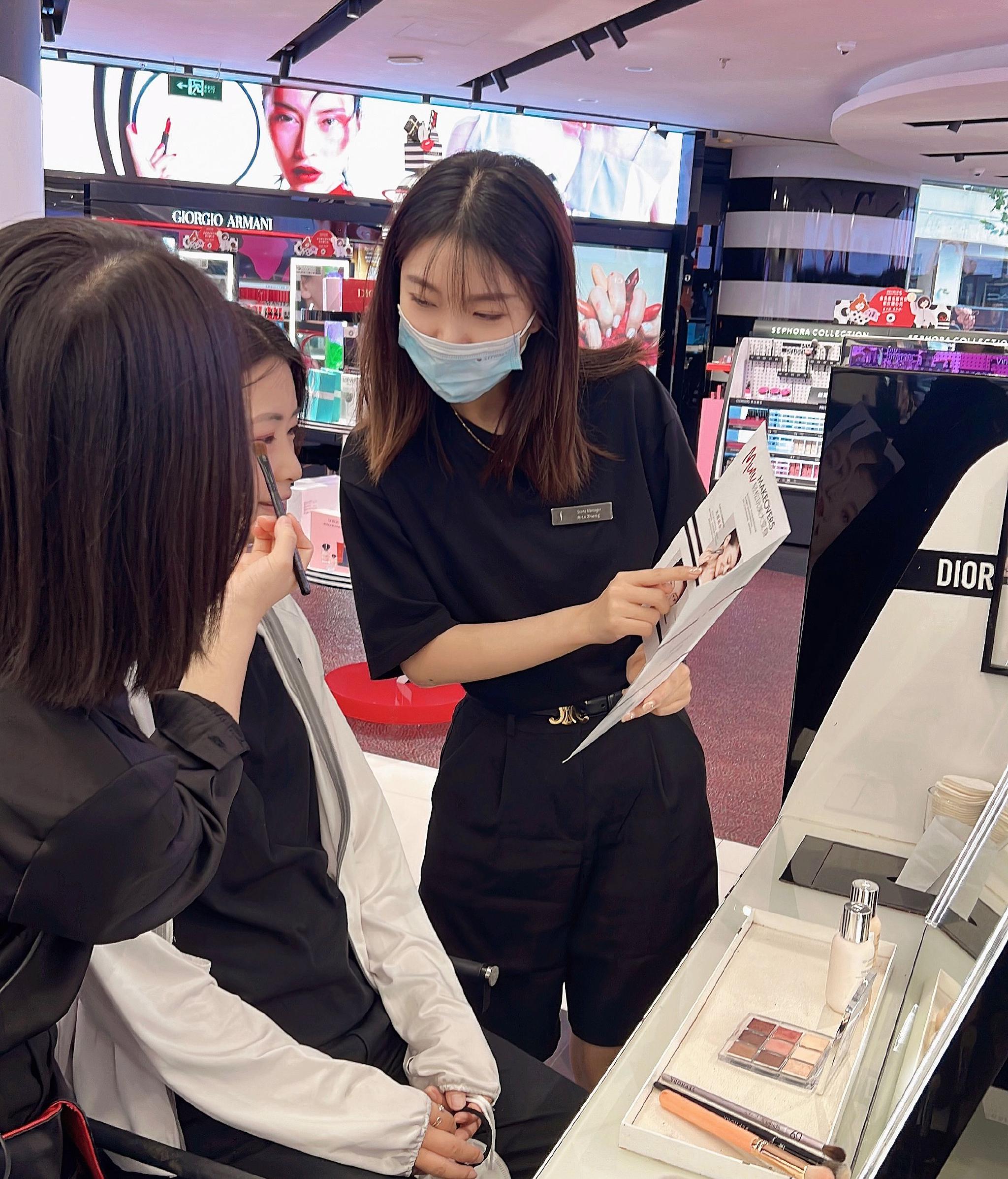 在上海做了九年的美妆导购,我没想过辞职