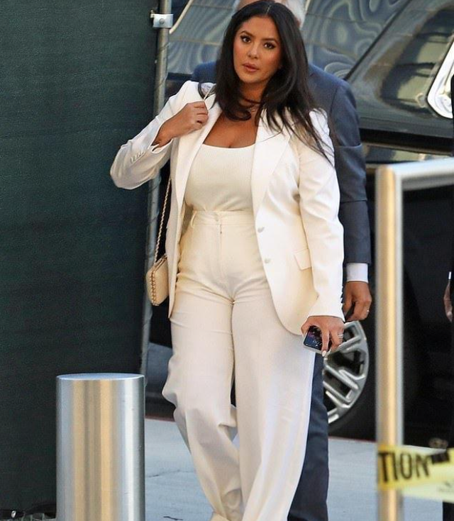 40岁瓦妮莎发福到200斤,今日哭着离庭,拒绝千万赔偿金|瓦妮莎|科比