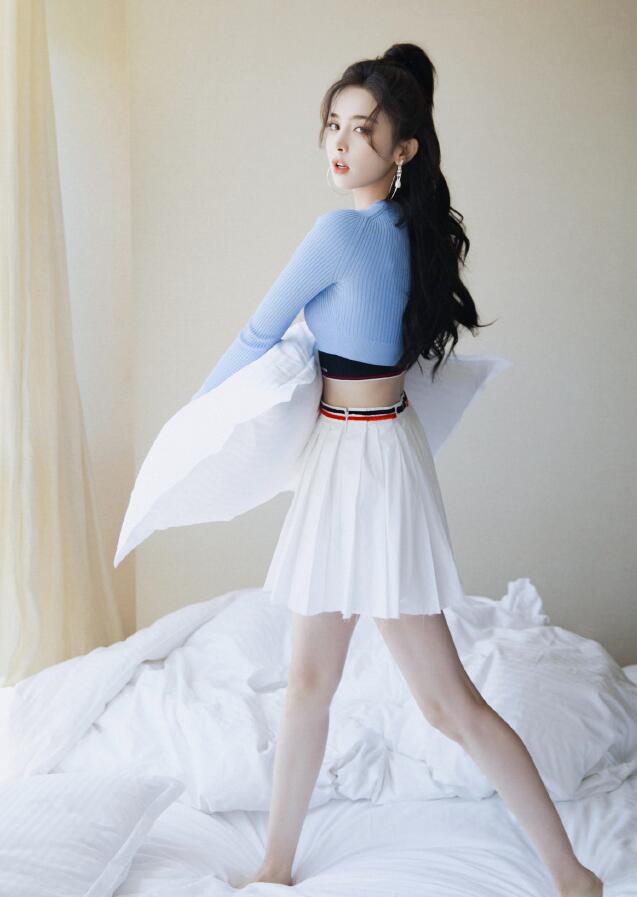 古力娜扎清新写真美照释出扎高马尾温柔可人元气满满