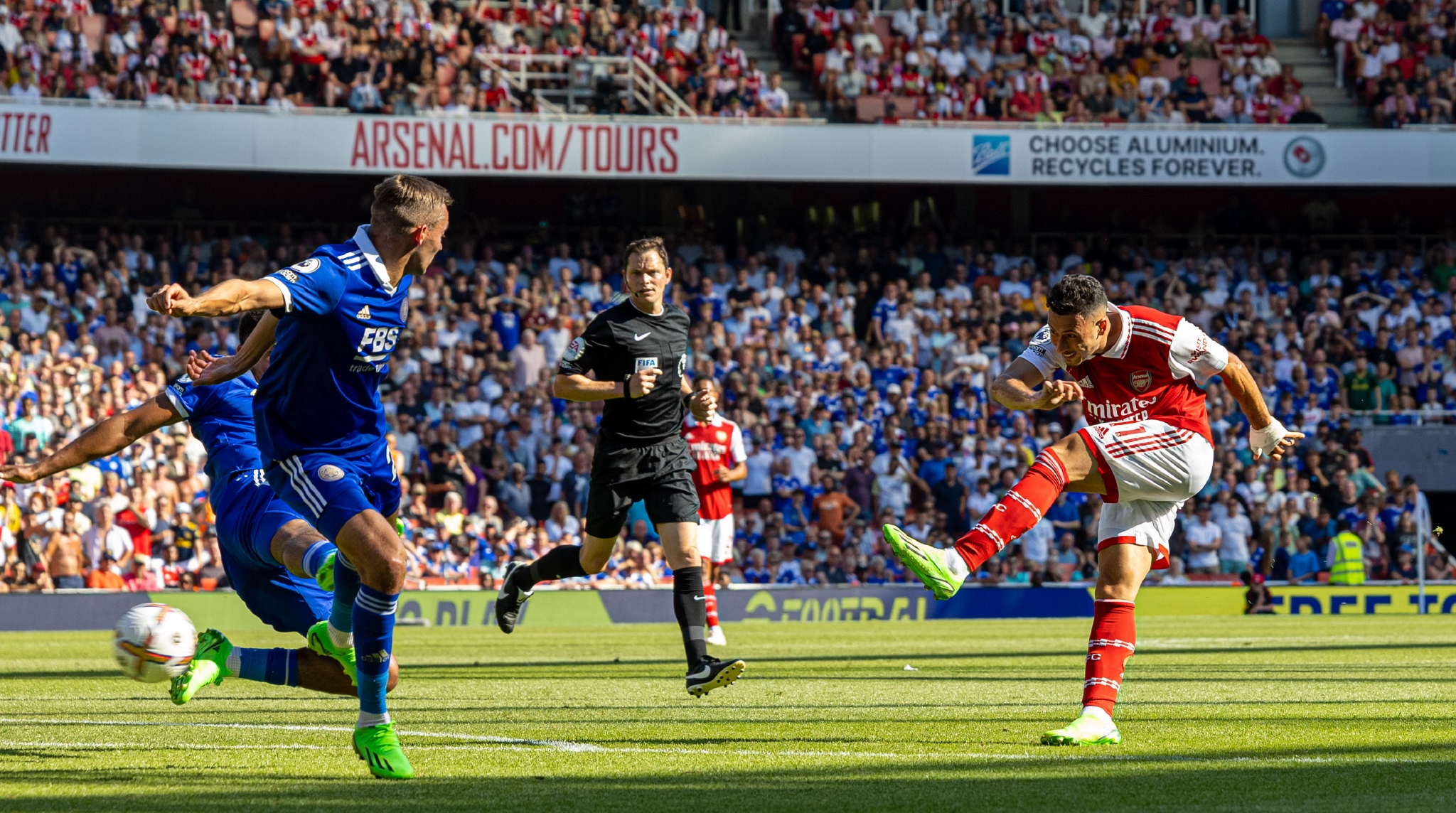 足球英超阿森纳胜莱斯特城