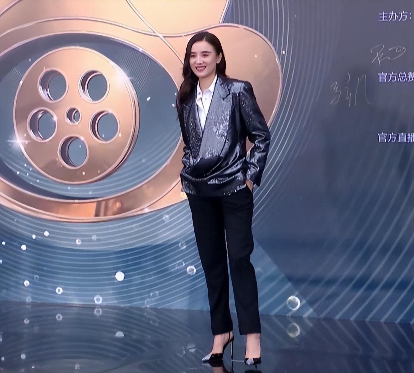 电影之夜红毯生图:刘亦菲高定裙发福,李冰冰状态佳,王一博帅气休闲区蓝鸢梦想 - Www.slyday.coM 电影之夜红毯生图:刘亦菲高定裙发福,李冰冰状态佳,王一博帅气休闲区蓝鸢梦想 - Www.slyday.coM