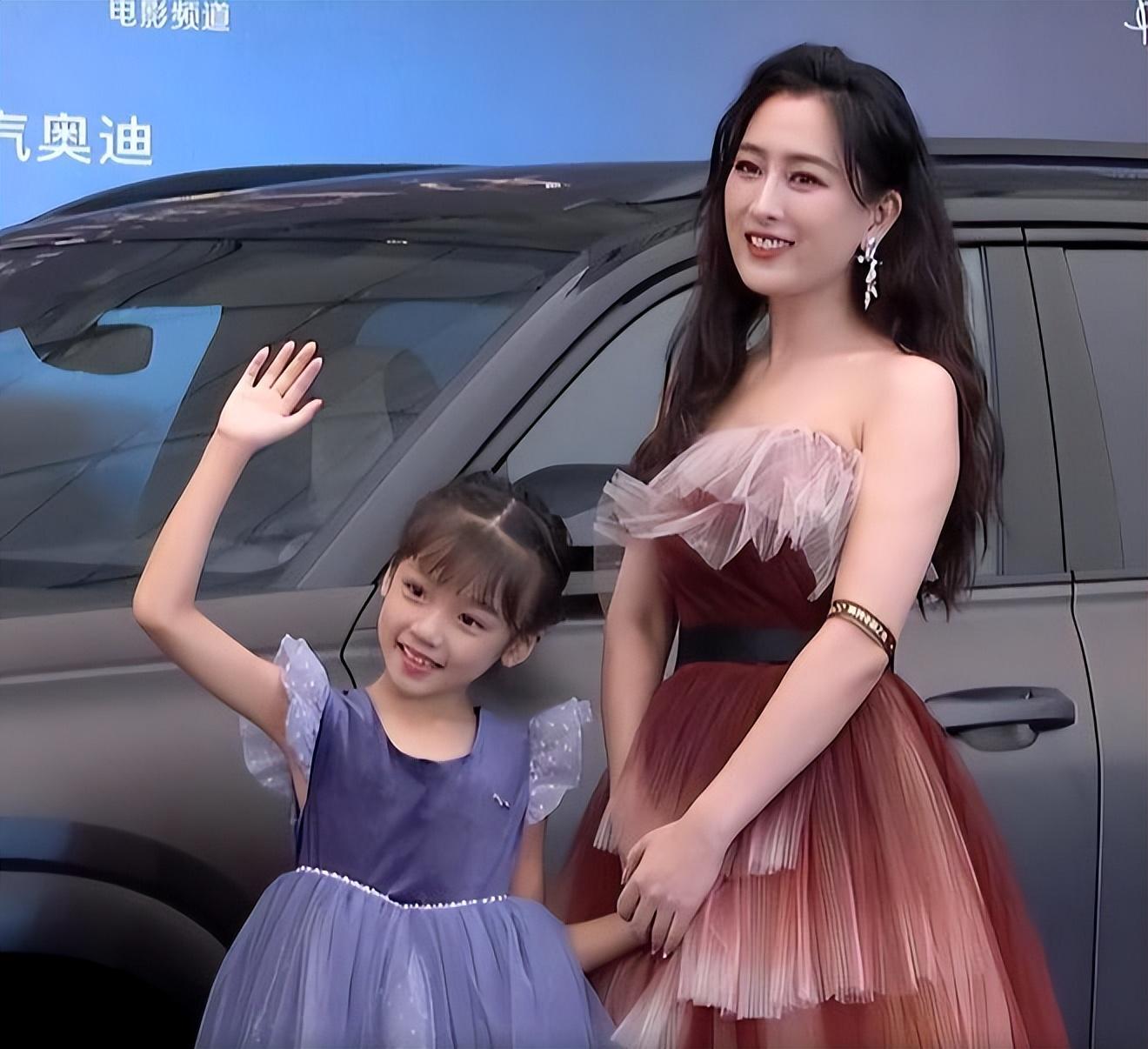 电影之夜红毯生图:刘亦菲高定裙发福,李冰冰状态佳,王一博帅气休闲区蓝鸢梦想 - Www.slyday.coM 电影之夜红毯生图:刘亦菲高定裙发福,李冰冰状态佳,王一博帅气休闲区蓝鸢梦想 - Www.slyday.coM