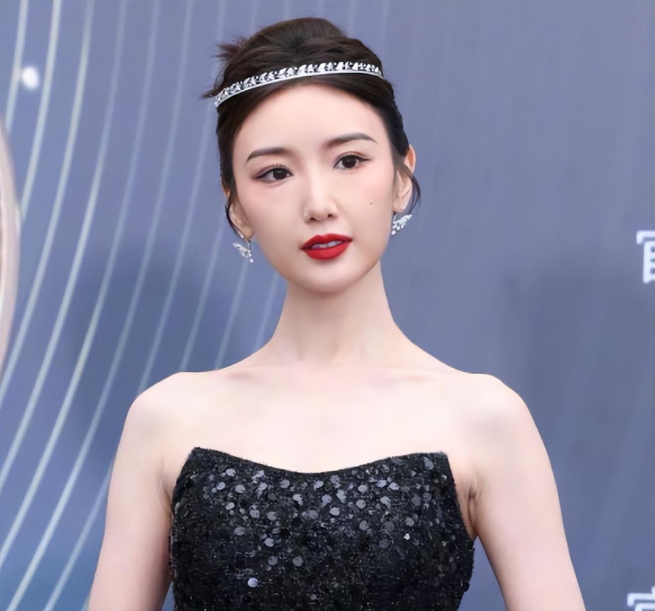 电影之夜红毯生图:刘亦菲高定裙发福,李冰冰状态佳,王一博帅气休闲区蓝鸢梦想 - Www.slyday.coM 电影之夜红毯生图:刘亦菲高定裙发福,李冰冰状态佳,王一博帅气休闲区蓝鸢梦想 - Www.slyday.coM