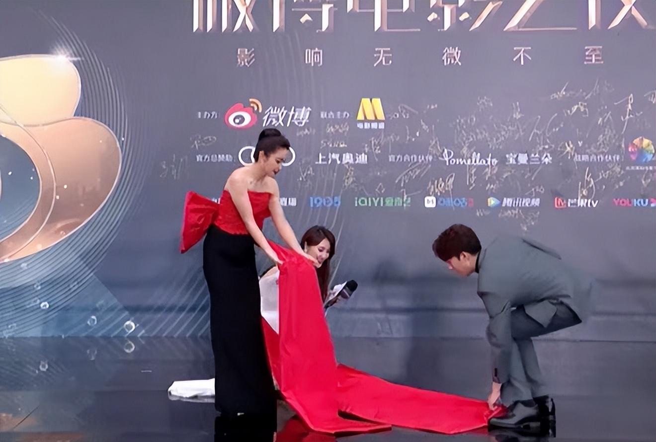 电影之夜红毯生图:刘亦菲高定裙发福,李冰冰状态佳,王一博帅气休闲区蓝鸢梦想 - Www.slyday.coM 电影之夜红毯生图:刘亦菲高定裙发福,李冰冰状态佳,王一博帅气休闲区蓝鸢梦想 - Www.slyday.coM