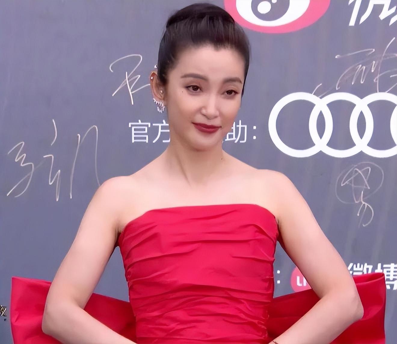 电影之夜红毯生图:刘亦菲高定裙发福,李冰冰状态佳,王一博帅气休闲区蓝鸢梦想 - Www.slyday.coM 电影之夜红毯生图:刘亦菲高定裙发福,李冰冰状态佳,王一博帅气休闲区蓝鸢梦想 - Www.slyday.coM