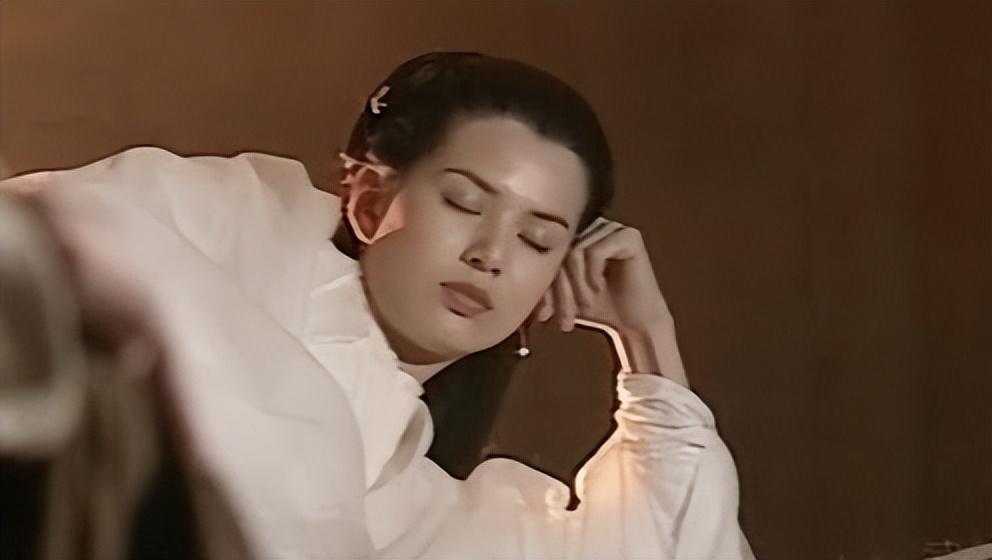 李若彤晒高难度瑜伽视频,双下巴麒麟臂明显,姿势梦回小龙女__财经头条