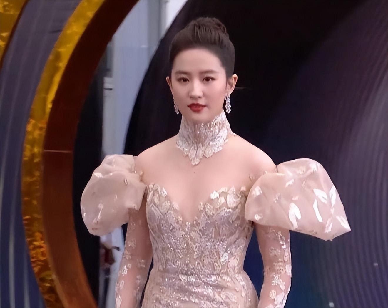 电影之夜红毯生图:刘亦菲高定裙发福,李冰冰状态佳,王一博帅气休闲区蓝鸢梦想 - Www.slyday.coM 电影之夜红毯生图:刘亦菲高定裙发福,李冰冰状态佳,王一博帅气休闲区蓝鸢梦想 - Www.slyday.coM