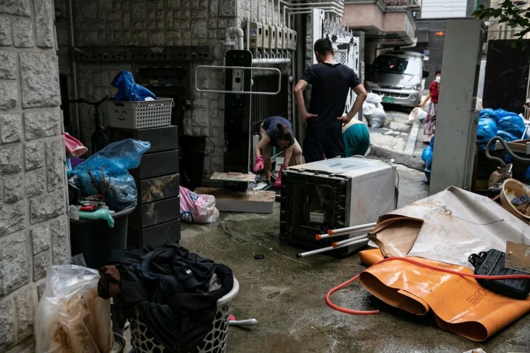 首尔暴雨一家三口住地下室遇难！30万住地下室的韩国人，是一幕幕现实版的"寄生虫"...休闲区蓝鸢梦想 - Www.slyday.coM
